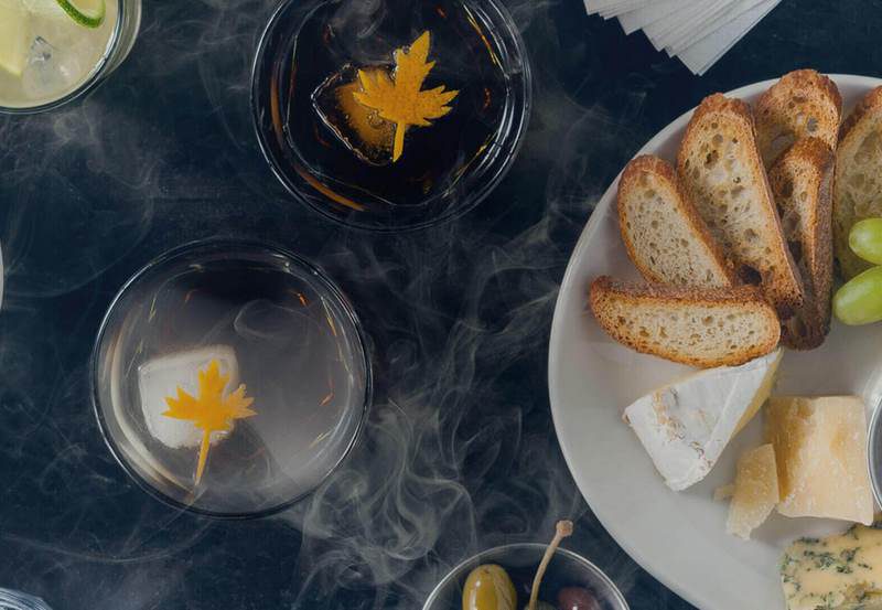 Bodegón de aceite de Oliva Arboolivo  con  pan