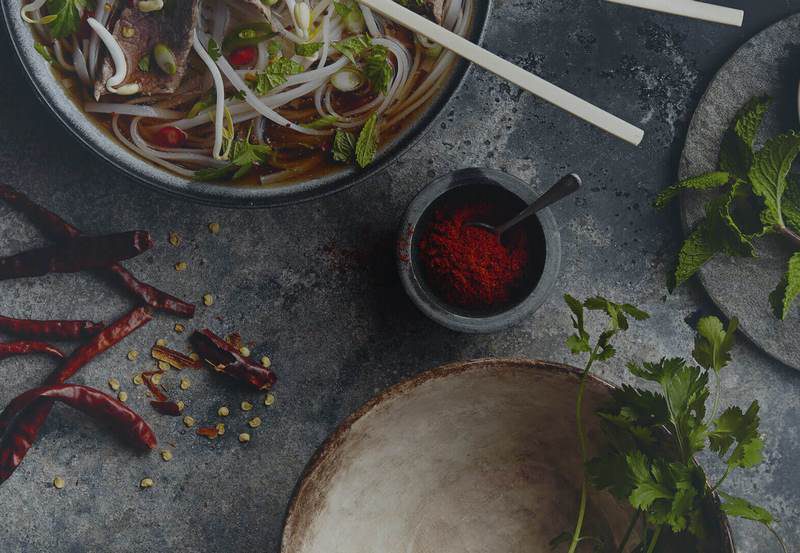 Bodegón de aceite de Oliva Arboolivo  con  ensalada